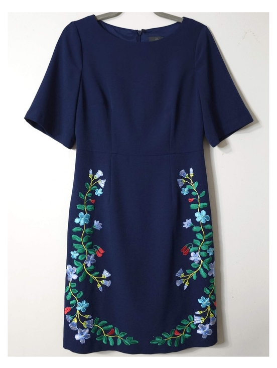 Adrianna Papell Dresses & Skirts - ADRIANNA PAPELL Nwot Short Sleeve Sheath Dress w/ Embroidered Flowers, Size 8